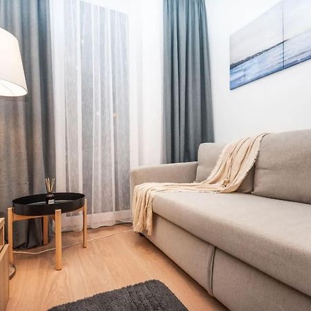 City Center Apartment - Modern & Elegant Bratislava Bagian luar foto