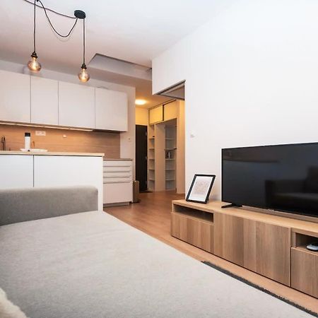 City Center Apartment - Modern & Elegant Bratislava Bagian luar foto