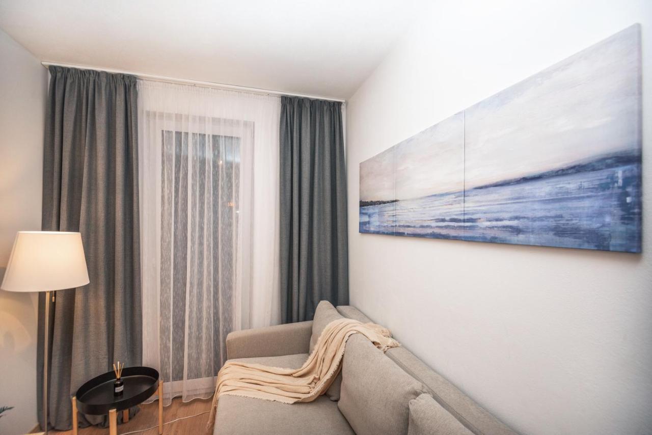 City Center Apartment - Modern & Elegant Bratislava Bagian luar foto
