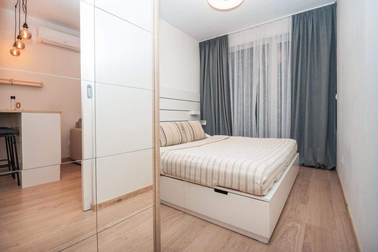 City Center Apartment - Modern & Elegant Bratislava Bagian luar foto
