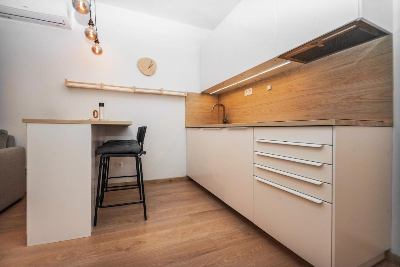 City Center Apartment - Modern & Elegant Bratislava Bagian luar foto