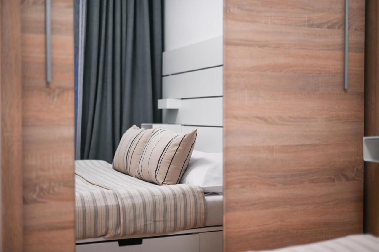 City Center Apartment - Modern & Elegant Bratislava Bagian luar foto