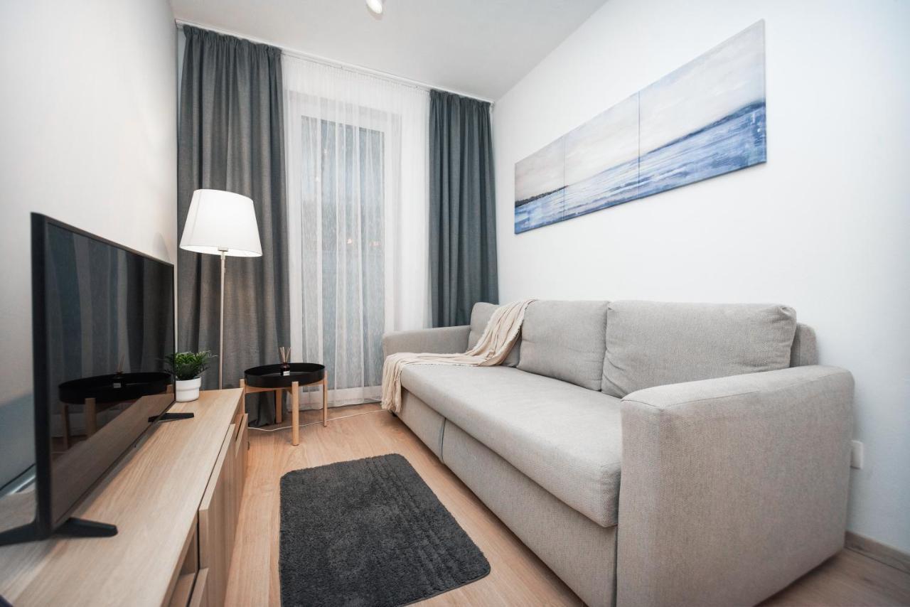 City Center Apartment - Modern & Elegant Bratislava Bagian luar foto