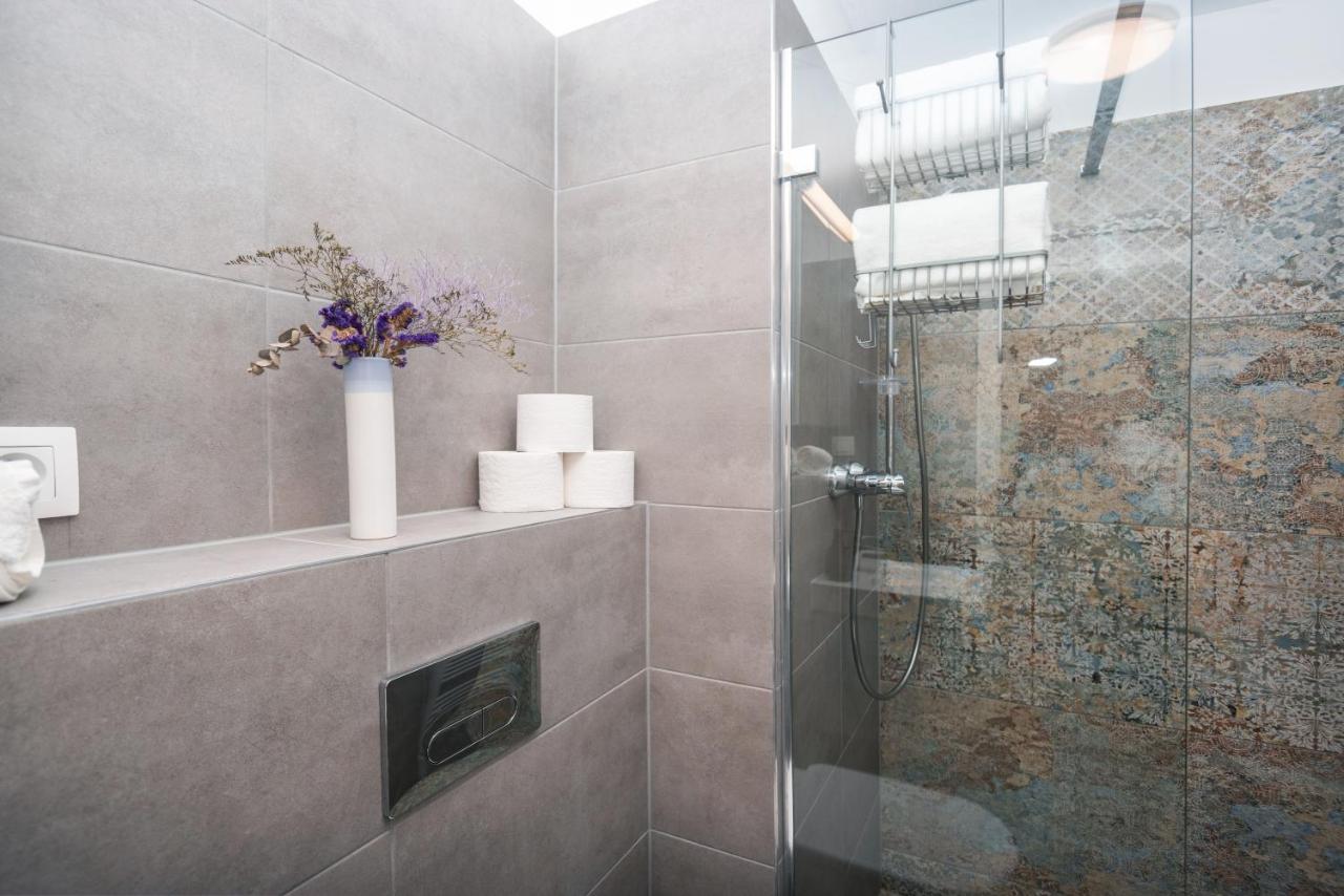 City Center Apartment - Modern & Elegant Bratislava Bagian luar foto