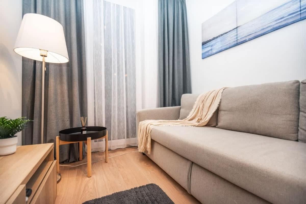 City Center Apartment - Modern & Elegant Bratislava Bagian luar foto