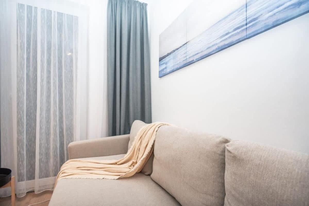 City Center Apartment - Modern & Elegant Bratislava Bagian luar foto